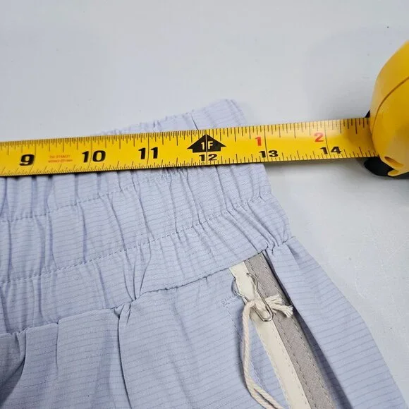 Vuori Athletic Lightweight Elastic Waistband Shorts Women Size Small NWT Casual - Picture 9 of 12